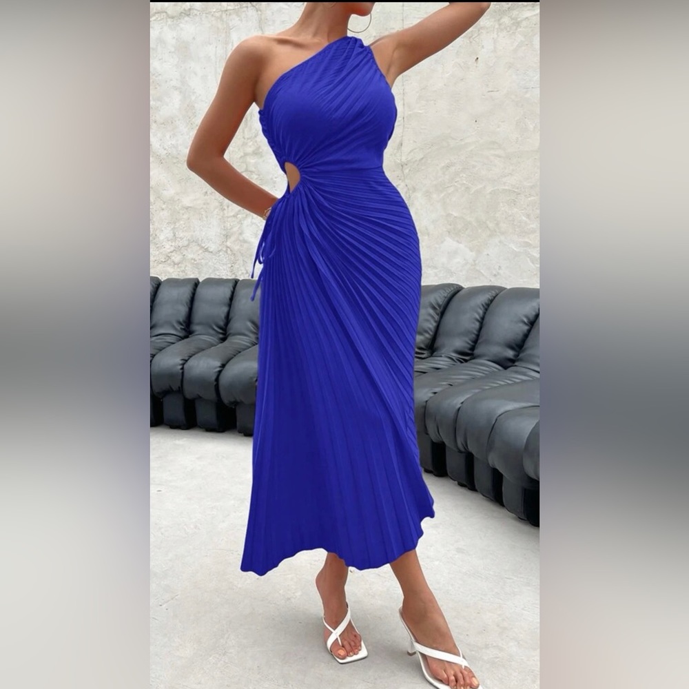 Elegant One-Shoulder Blue Pleated Midi Dress